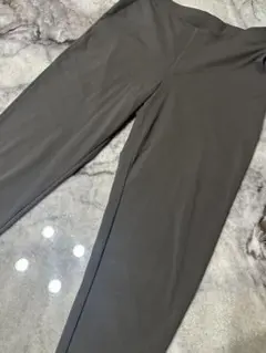 UNIQLO グレー スラックス L