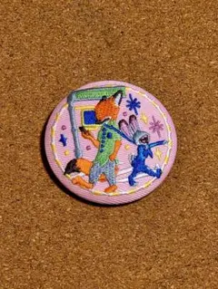 ディズニーキャラクター　ビスケット刺繍缶バッジ　ズートピア