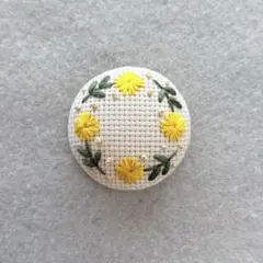刺繍ブローチ　たんぽぽ【アイボリー】