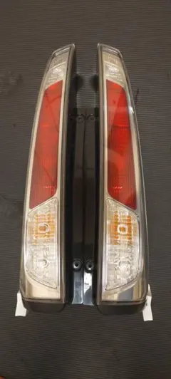 【美品】純正品 日産セレナ C26前期 テールランプセット 動作確認済み 日産 セレナ ハイウェイスター C26 前期クリアテールランプ左右