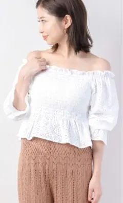 sale フーズフーチコ　5分袖オフショルシャーリングブラウス