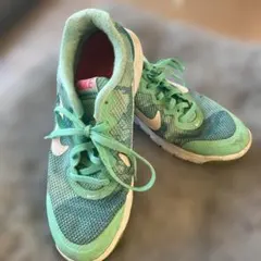 NIKE ランニングシューズ　23.5