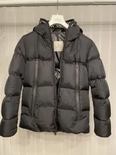 モンクレールフード付きブラックダウンジャケット