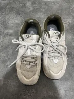 New Balance 725 スニーカーのサムネイル