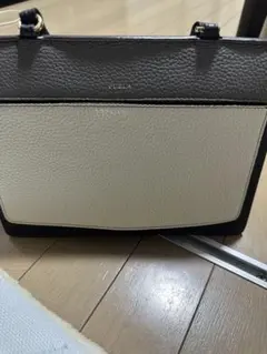 FURLA ホワイト・ブラック ハンドバッグ