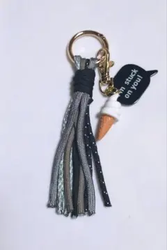 パラコードキーホルダー　バッグチャーム　じゃらじゃらキーホルダー