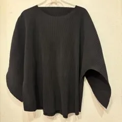 ISSEY MIYAKE ブラック七分袖トップスのサムネイル