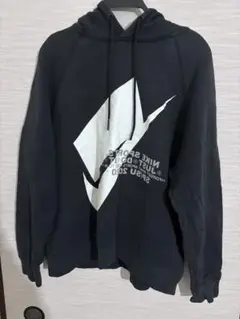 NIKE ブラック パーカー ロゴ入り　黒 M