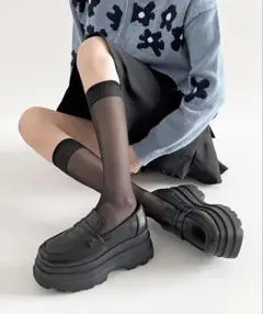 厚底黒ローファー