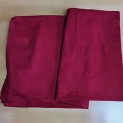 濃い赤の広い布地