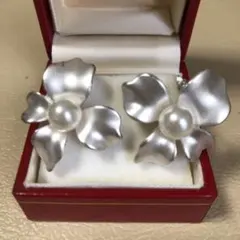 シルバーお花イヤリング　パール付き