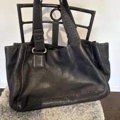 黒革バッグ