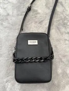GUESS ブラック サコッシュ