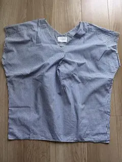 【美品】ユナイテッドアローズ コットンビックVネックブラウスのサムネイル