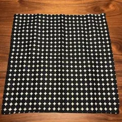 新品未使用　クッションカバー　ホワイトブラック幾何学模様　45×45