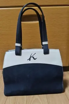 ネイビーとホワイトのハンドバッグ