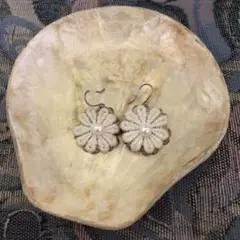 花形パール装飾ピアス