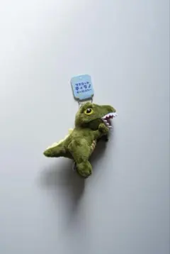 緑色恐竜型ぬいぐるみ キーチェーン付き - メルカリ