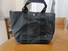 黒 ナイロン トートバッグ 外ポケット付き