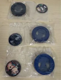 鬼滅の刃 缶バッジ＆スタンド セット。