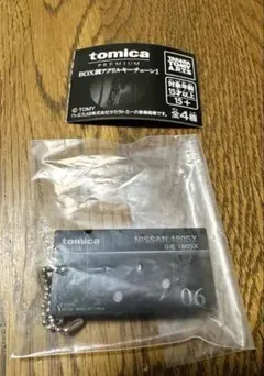 トミカプレミアム　BOX調アクリルキーチェーン