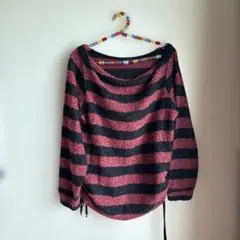 グランジ　y2k 肩出し　黒と赤のストライプ 長袖ニット