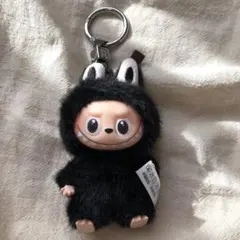 キャラクター キーホルダー 黒　イニシャルラブブ　ラブブ R r ブラック