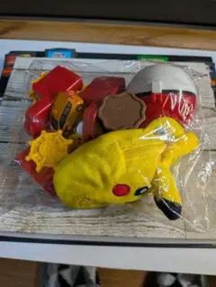 ピカチュウ ぬいぐるみ物入れ おもちゃセット