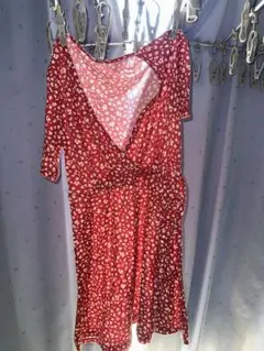 赤い花柄 半袖ひざ丈ワンピース S