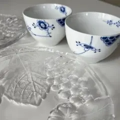 三洋陶器ブルージュの湯呑み2個　HOYAのガラス皿3枚　青い小花柄　フルーツ柄