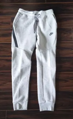 【新品】NIKE テックフリース ジョガーパンツ　Sサイズ 　グレー