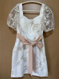 【訳あり】花柄刺繍 チュール袖 ミニドレス（リボン付き）ホワイト