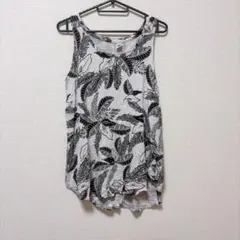 OLD NAVY 【XS 】 白黒葉柄　 ノースリーブ　タンクトップ トップスのサムネイル