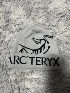 ARC'TERYX 迷彩柄ニット帽 グレー/ホワイト タグ付き - メルカリ