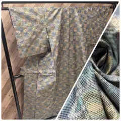 Z-542 洗えるお着物 化繊 青と黄ベースのカラフルな柄 袷 棒衿 紬 紬着物