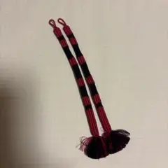 ショッキングピンクと黒のモダンな羽織の紐