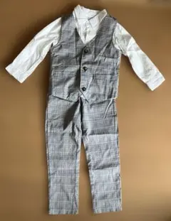 男児 120㎝　フォーマルスーツ　4点セット　シャツ　ズボン　ベスト　蝶ネクタイ