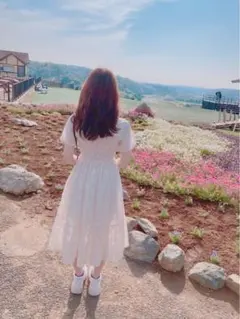 韓国　白×花柄ワンピース