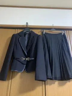 卒業式、入学式。上品で可愛らしいスーツです。美品