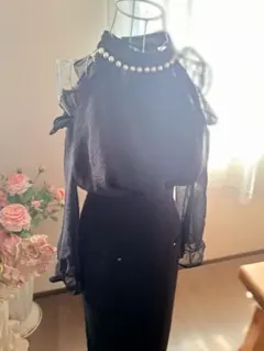 オフショルダー☆肩出しトップス☆黒ワンショルダー☆フリルトップス☆シフォン