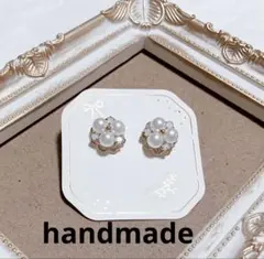 新品❁ハンドメイド　ビジューピアス　樹脂　パール　ゴールド❁