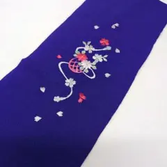 紫がかった青色 半襟 花と籠の刺繍