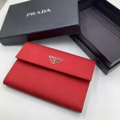 ！新品！　PRADA プラダ　折り財布　レッド　箱付き