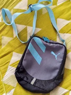 PUMA ポシェット　キッズ　斜め掛けバッグのサムネイル