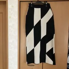 モノトーン 幾何学模様 ロングタイトスカートのサムネイル