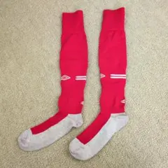 UMBRO 赤いストライプのサッカーソックス