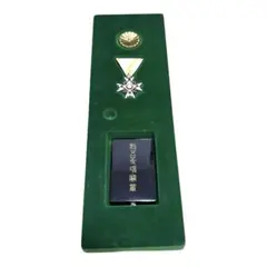 勲？等瑞宝章 勲章 ケース付 Yahoo!オークション - 勲七等瑞宝章 箱付き 勲章 明治 [19/11 A-5]