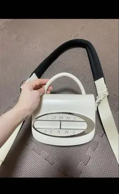 TOMMY JEANS スマホショルダーバッグ ホワイトのサムネイル