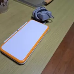 Newニンテンドー2DS LL ホワイト×オレンジ   充電器付き