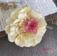 ㊗️ハレノヒB9-107❁⃘ダリアコサージュ*クリームホワイト*2way*卒業式